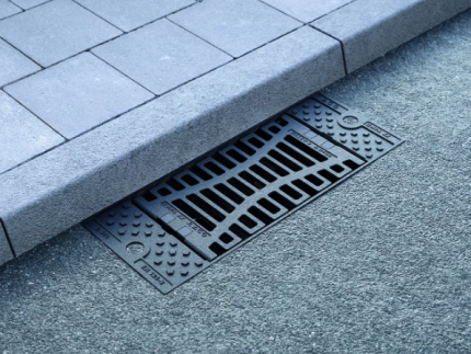 Ramă autonivelantă cu grătar pentru guri de scurgere stradale ACO Multitop Bituplan System