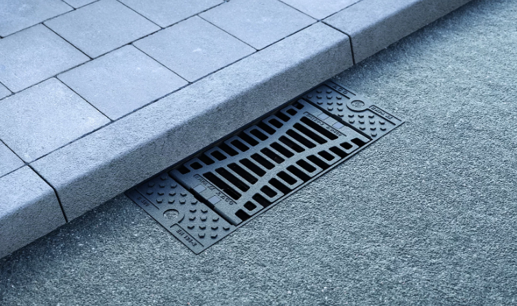 Ramă autonivelantă cu grătar pentru guri de scurgere stradale ACO Multitop Bituplan System